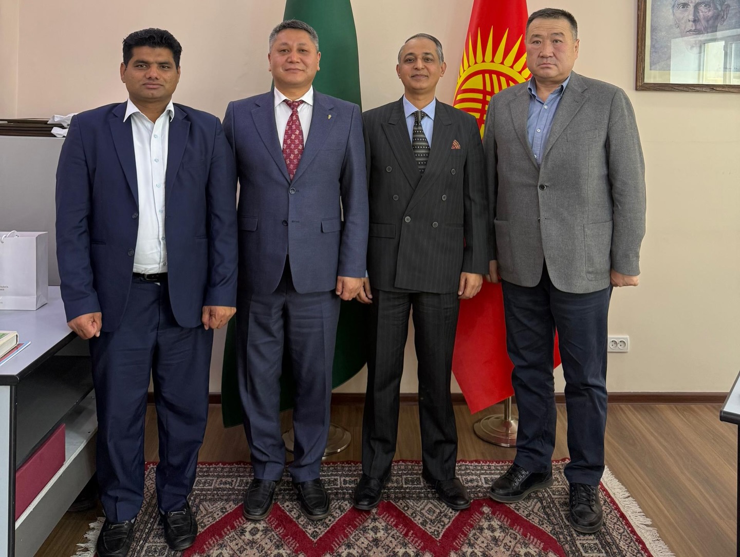 Кыргызстан менен Пакистан товар жүгүртүүнү 200 млн долларга жеткирүүнү пландаштырууда