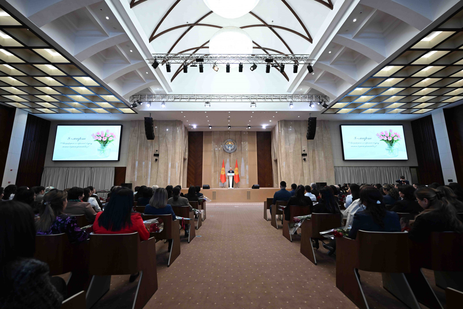 Адылбек Касымалиев: Аялдар – коомдун кыймылдаткыч күчү жана мамлекеттик башкаруунун ишенимдүү таянычы 