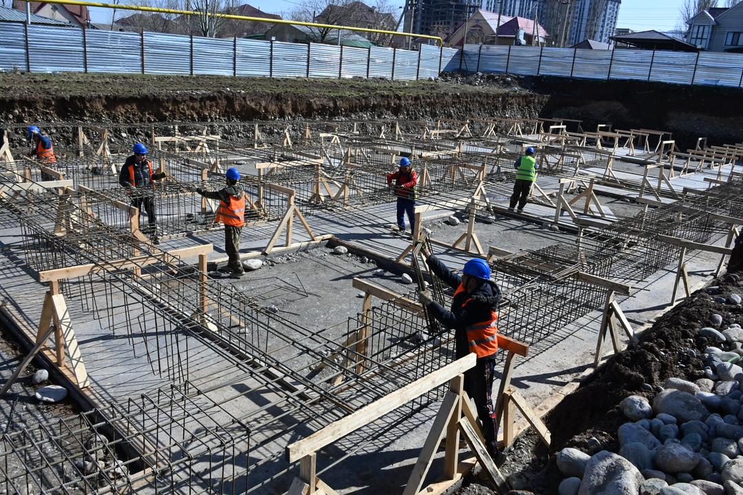 Бишкекте 12 мектептин курулушу жүрүүдө