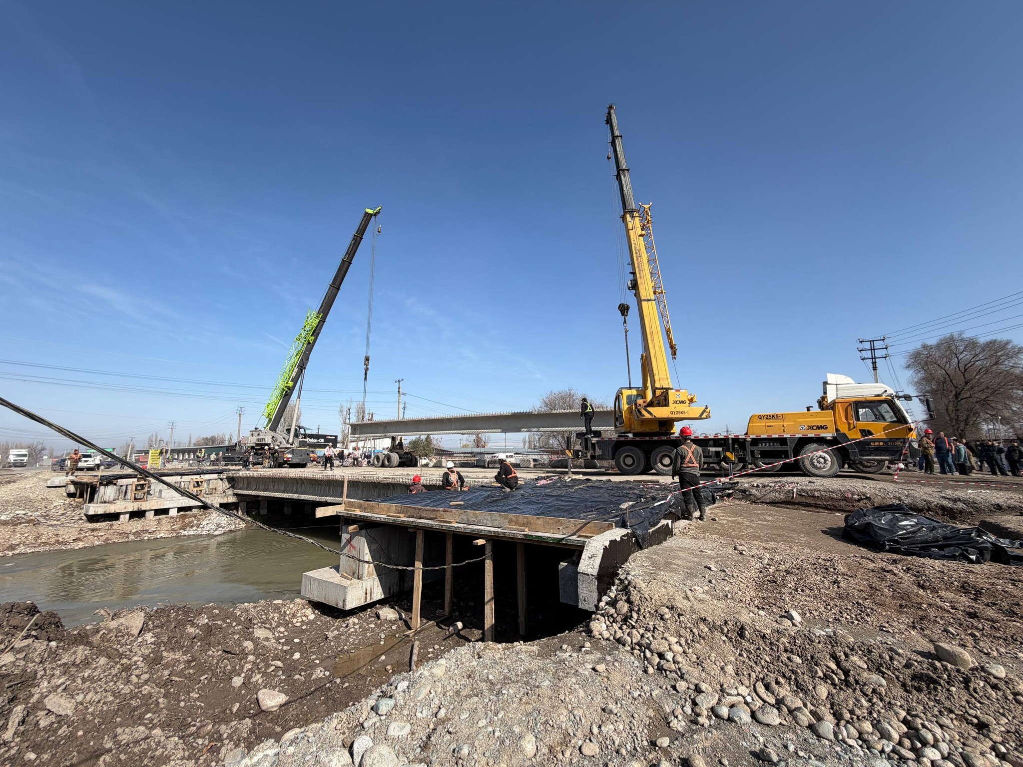 Лебединовка-ГЭС 5 автожолундагы кɵпүрɵнү кеңейтүү иштери активдуу уланууда