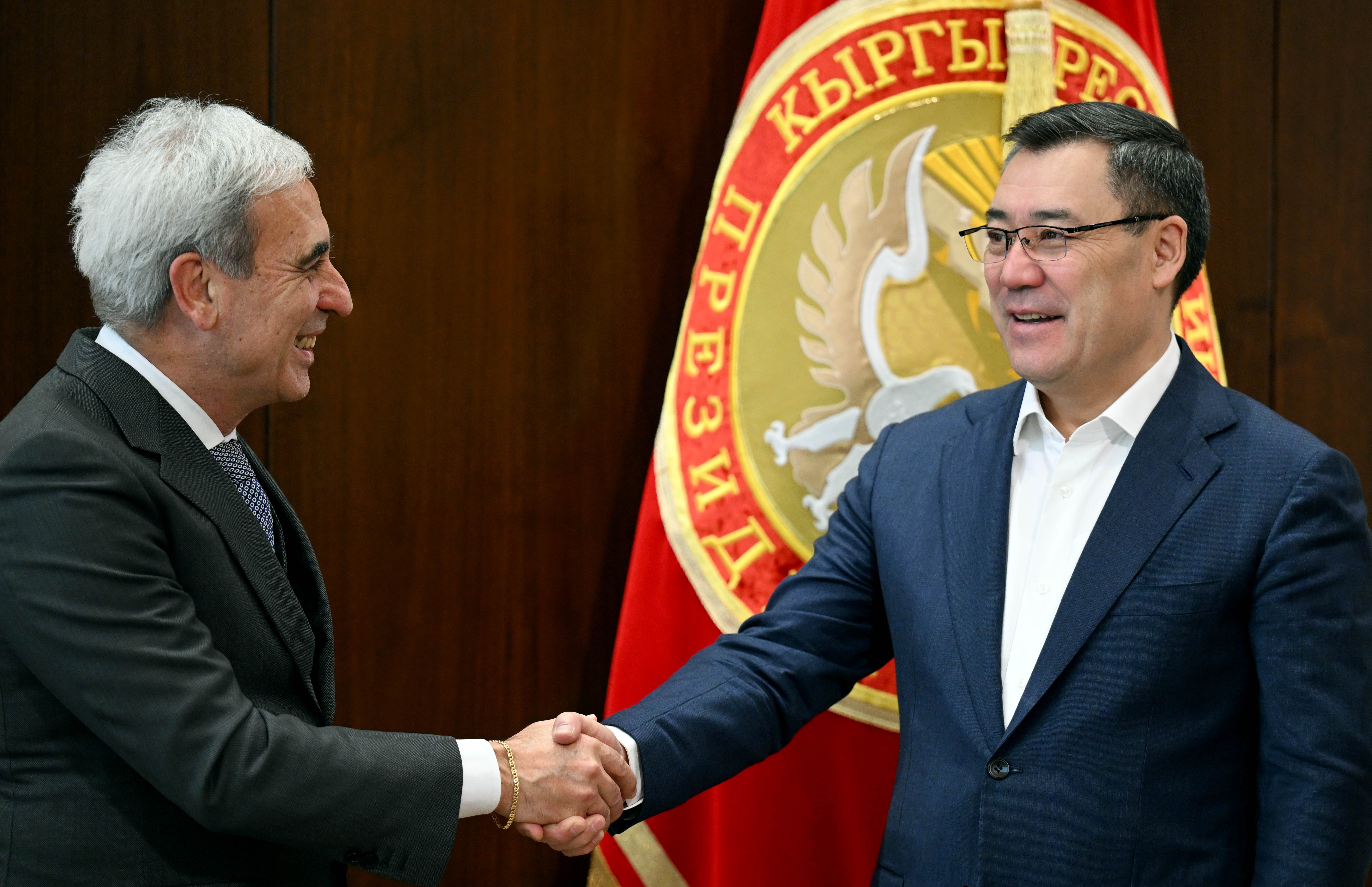 Президент Садыр Жапаров Эл аралык суу-мотор спорту союзунун (UIM) президенти Раффаэле Чиуллини кабыл алды