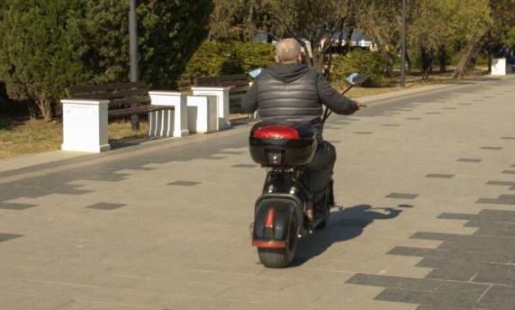 Бишкек: Мотоцикл, скутер жана мопед айдоочуларына карата рейд жүрүүдө