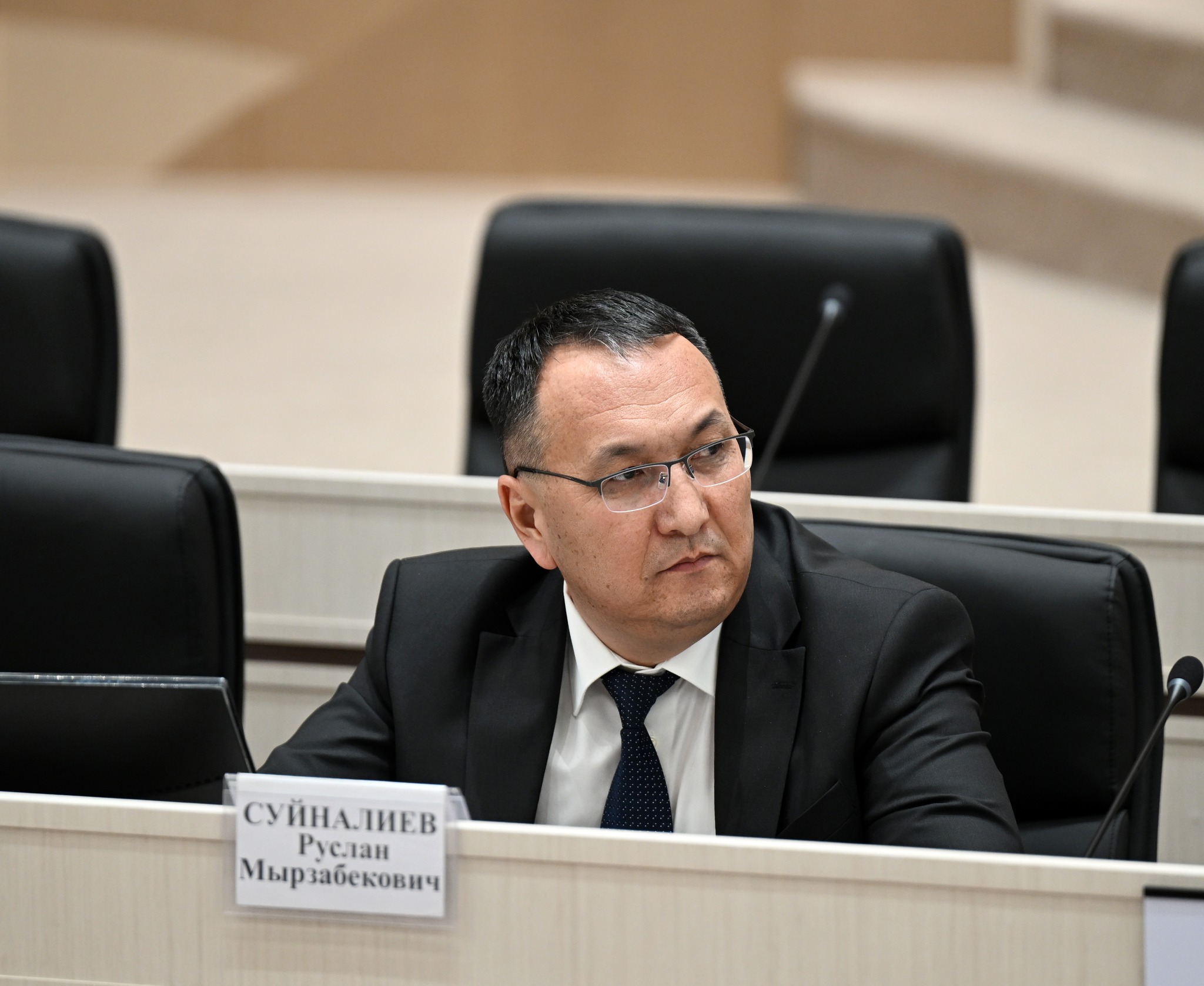 Жогорку Кеңеш Руслан Суйналиевди КРнын финансы министри кызматына дайындоого макулдук берди