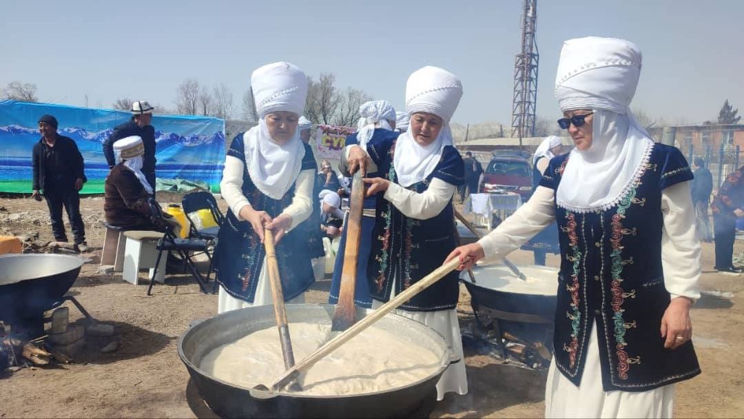 Биринчи орунга 100 миң сом: Нарында 40 казан сүмөлөк кайнатылат 