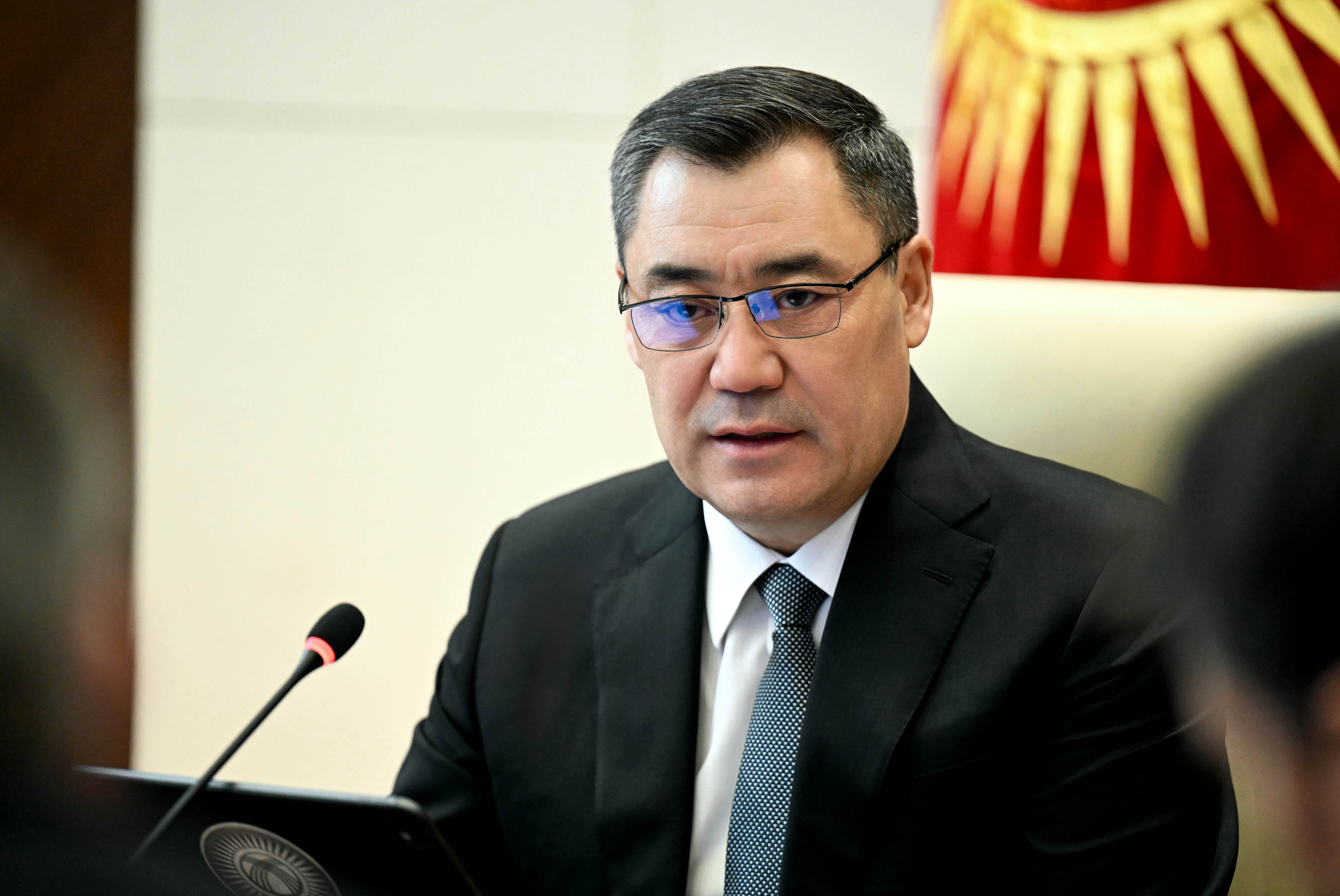 Садыр Жапаров Кыргызстандын Ирандагы дипломаттарынын коопсуздугун камсыз кылууну тапшырды