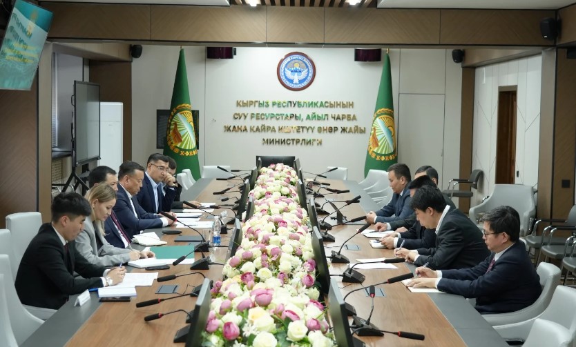 "Кытай – Кыргызстан – Өзбекстан" темир жолун курууда 5 миңден ашуун адам жана 5,6 миңден ашуун техника иштеп жатат