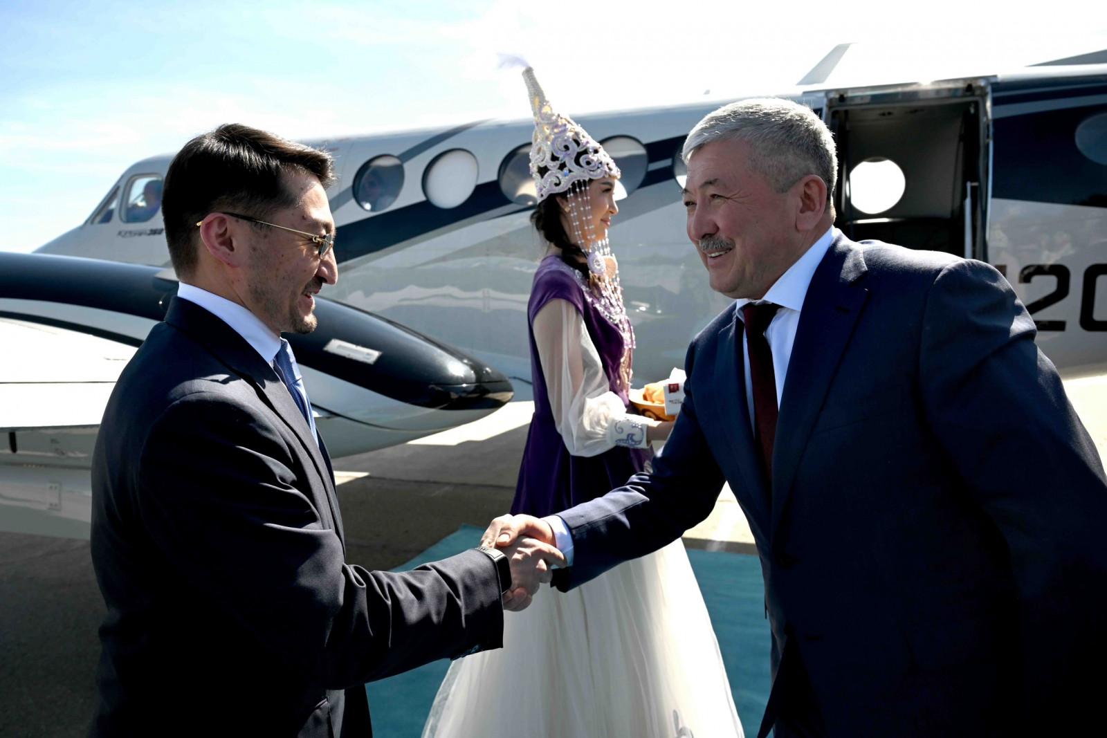 Министрлер Кабинетинин Төрагасы Адылбек Касымалиев Казакстанга жумуш сапары менен барды