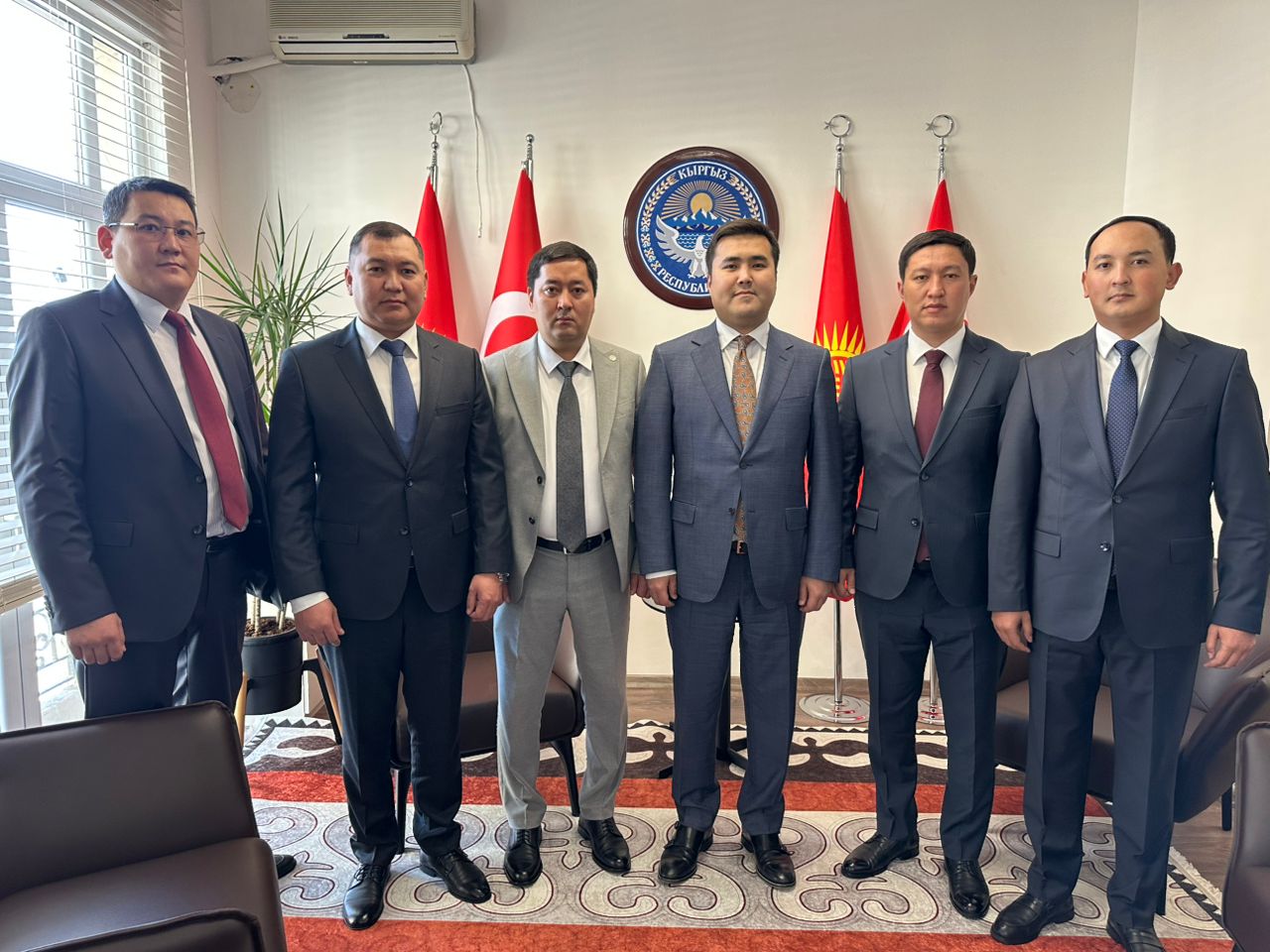 Чынгыз Токтобеков Мамлекеттик камсыздандыруу уюмунун өкүлдөрү менен жолугушту 