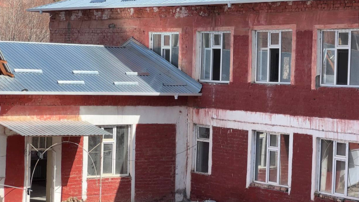 Ош: 44 жыл мурун курулган мектеп жаңыланууда