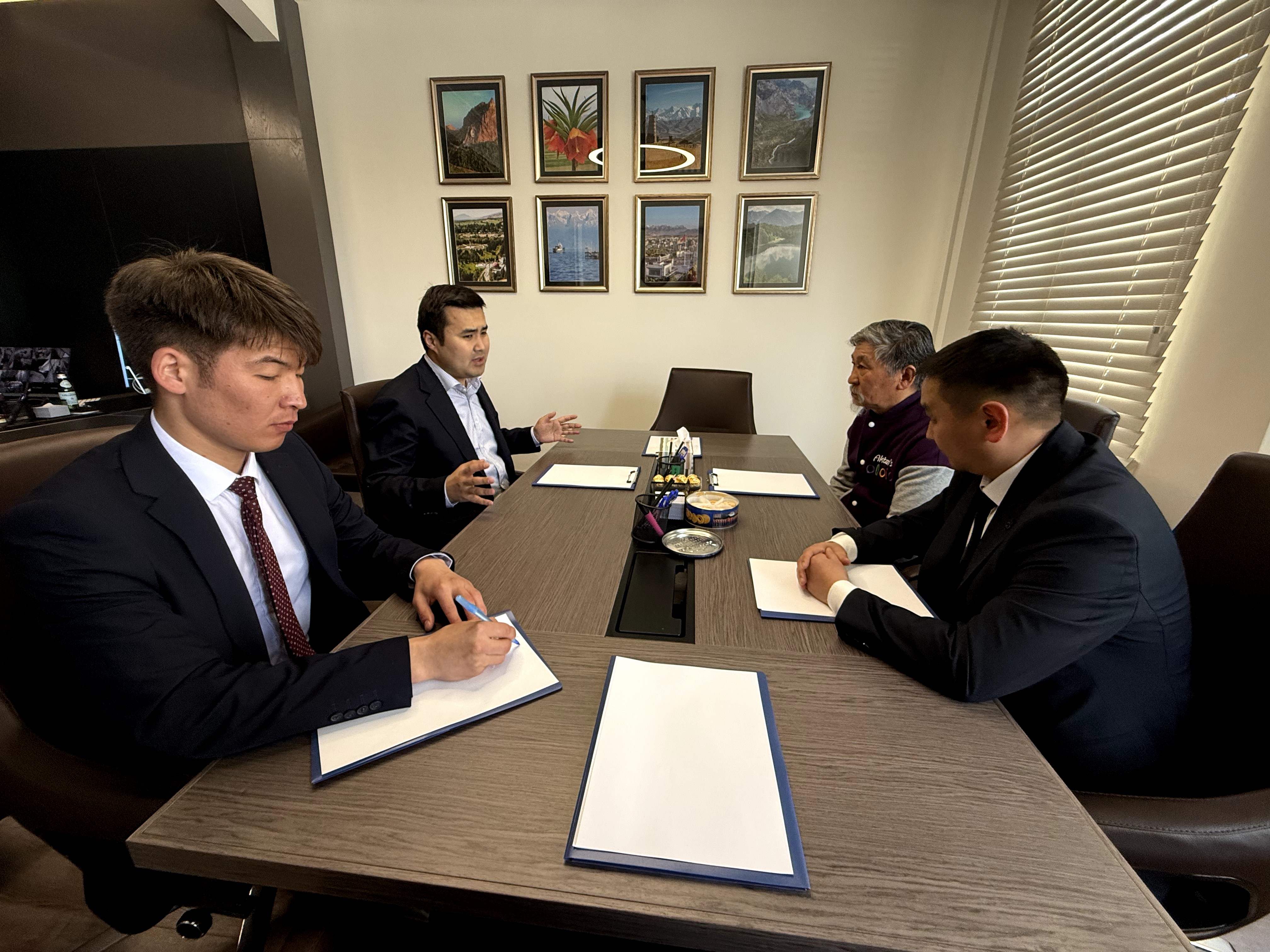 Чынгыз Токтобеков Кинематография департаментинин өкүлдөрү менен жолугушту