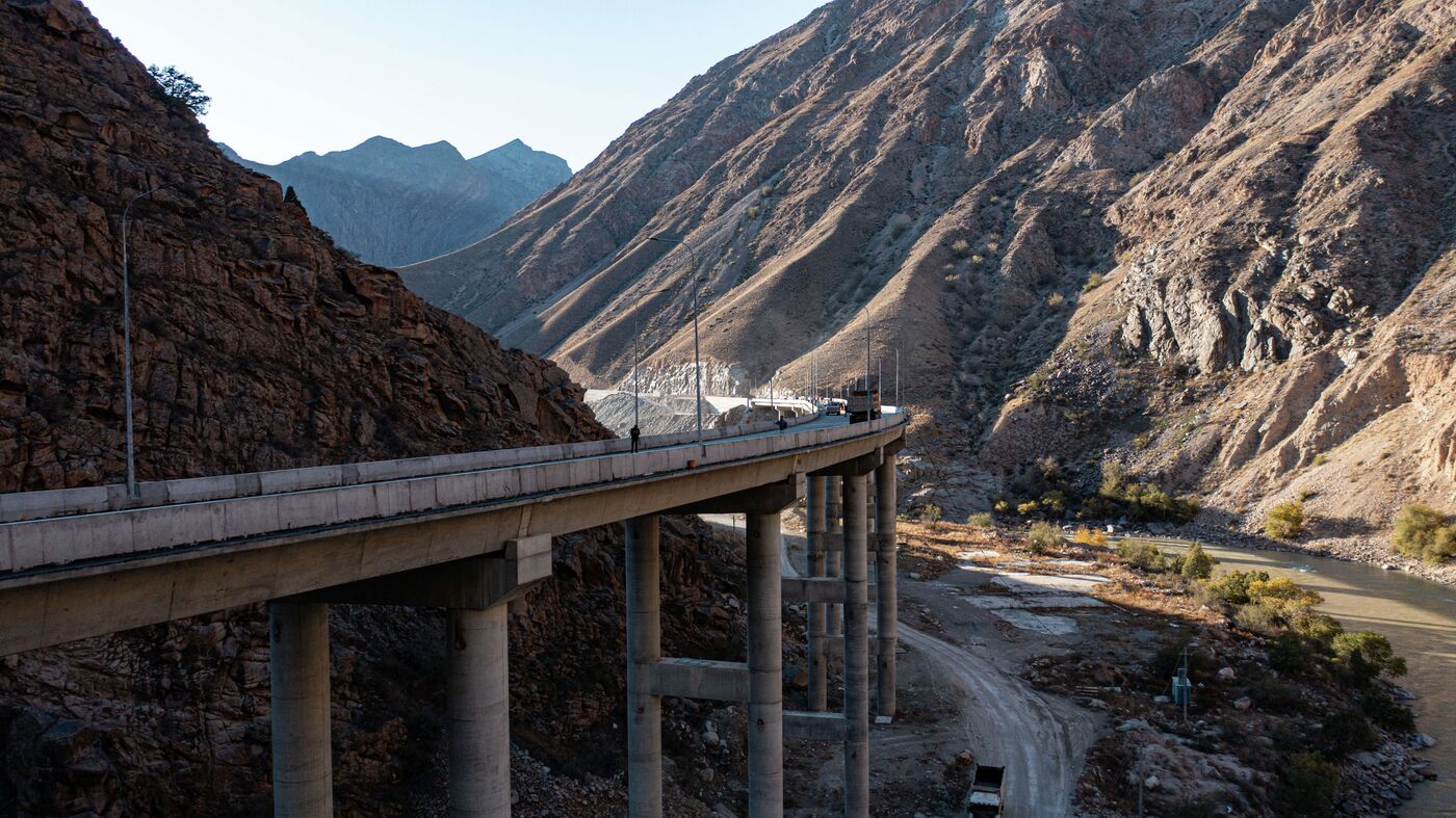 Адылбек Касымалиев Азербайжан Республикасына иш сапары менен барды