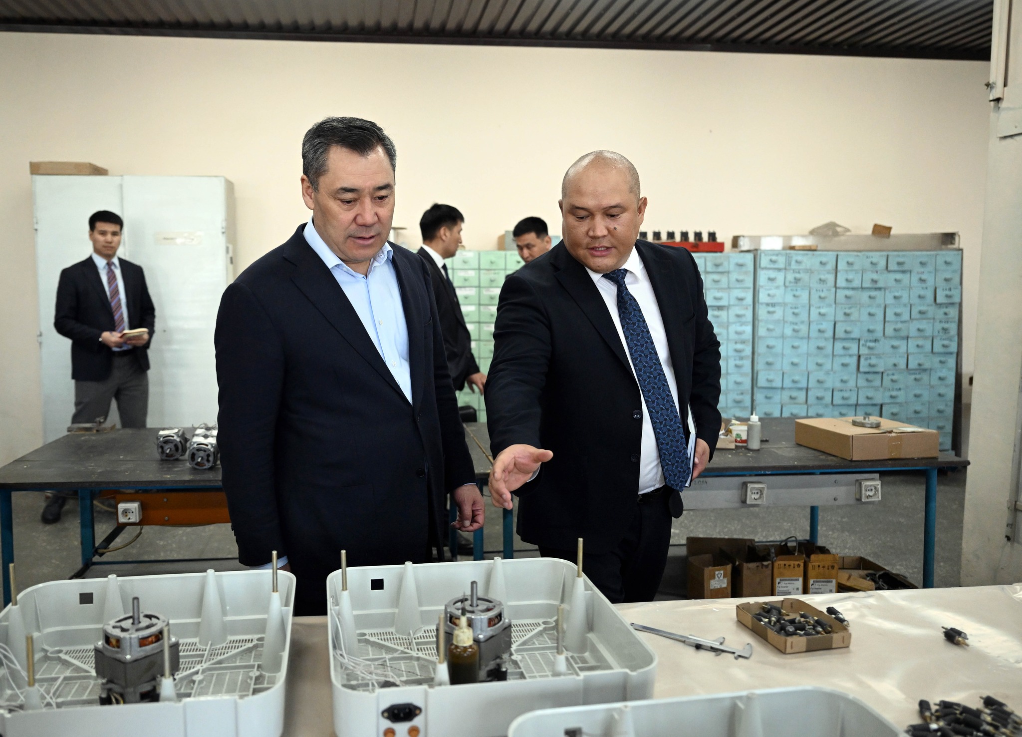 Президент Садыр Жапаров “Дастан” ААКсынын ишмердүүлүгү менен таанышты 