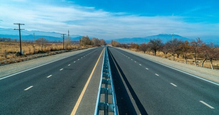 Балыкчы – Бөкөнбаев – Каракол унаа жолунун курулуш иштери активдүү жүрүүдө