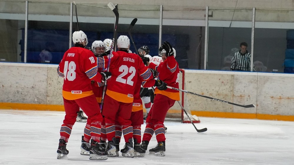 Софиядагы салтанат: Кыргызстан хоккей боюнча дүйнө чемпионатынын II дивизионунда алгачкы жеңишине жетишти
