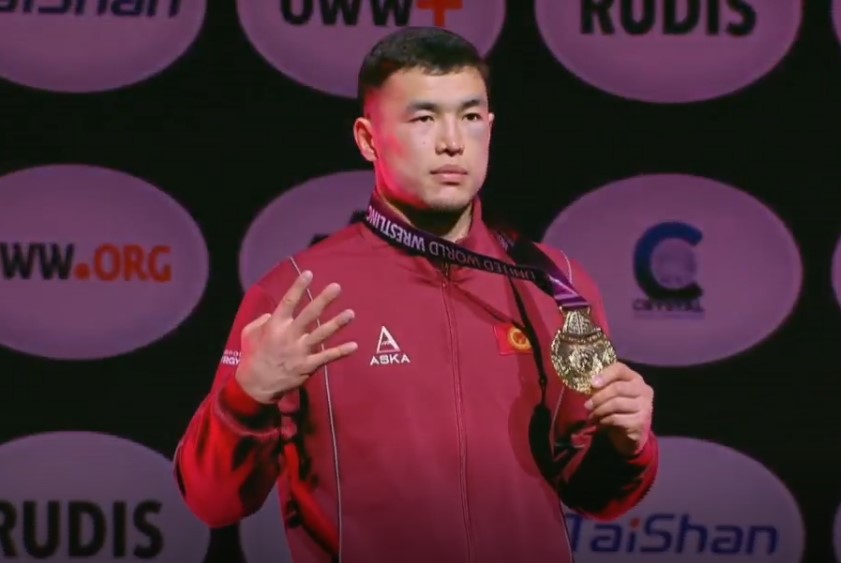 Акжол Махмудов  төртүнчү жолу Азия чемпиону болду