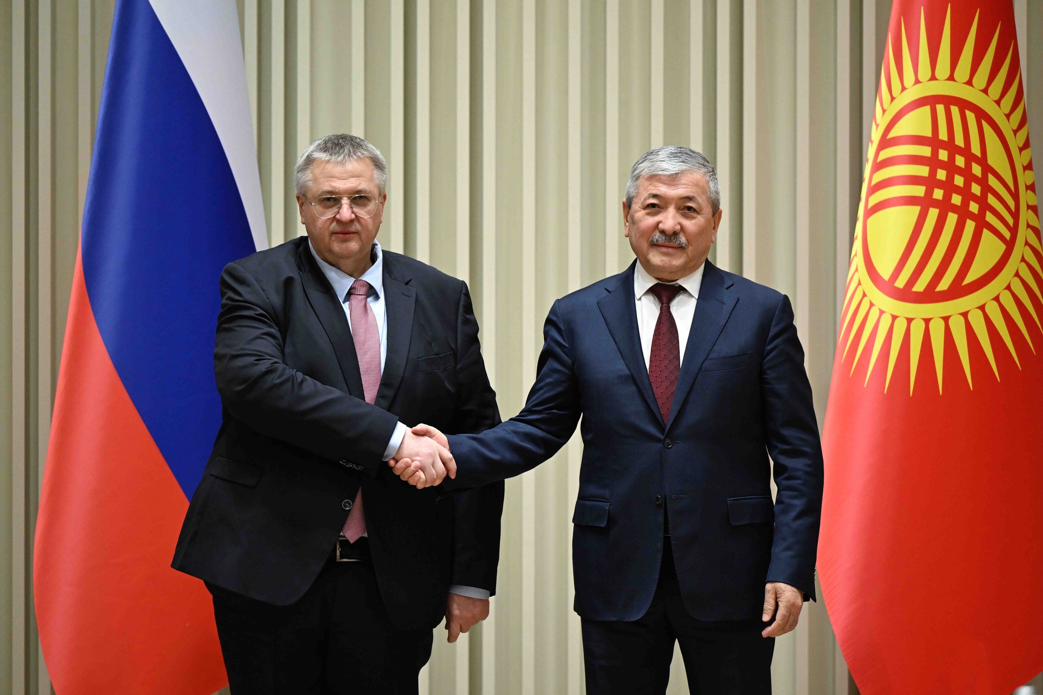 Адылбек Касымалиевдин РФ Өкмөтүнүн Төрагасынын орун басары Алексей Оверчук менен сүйлөшүүлөрү болду