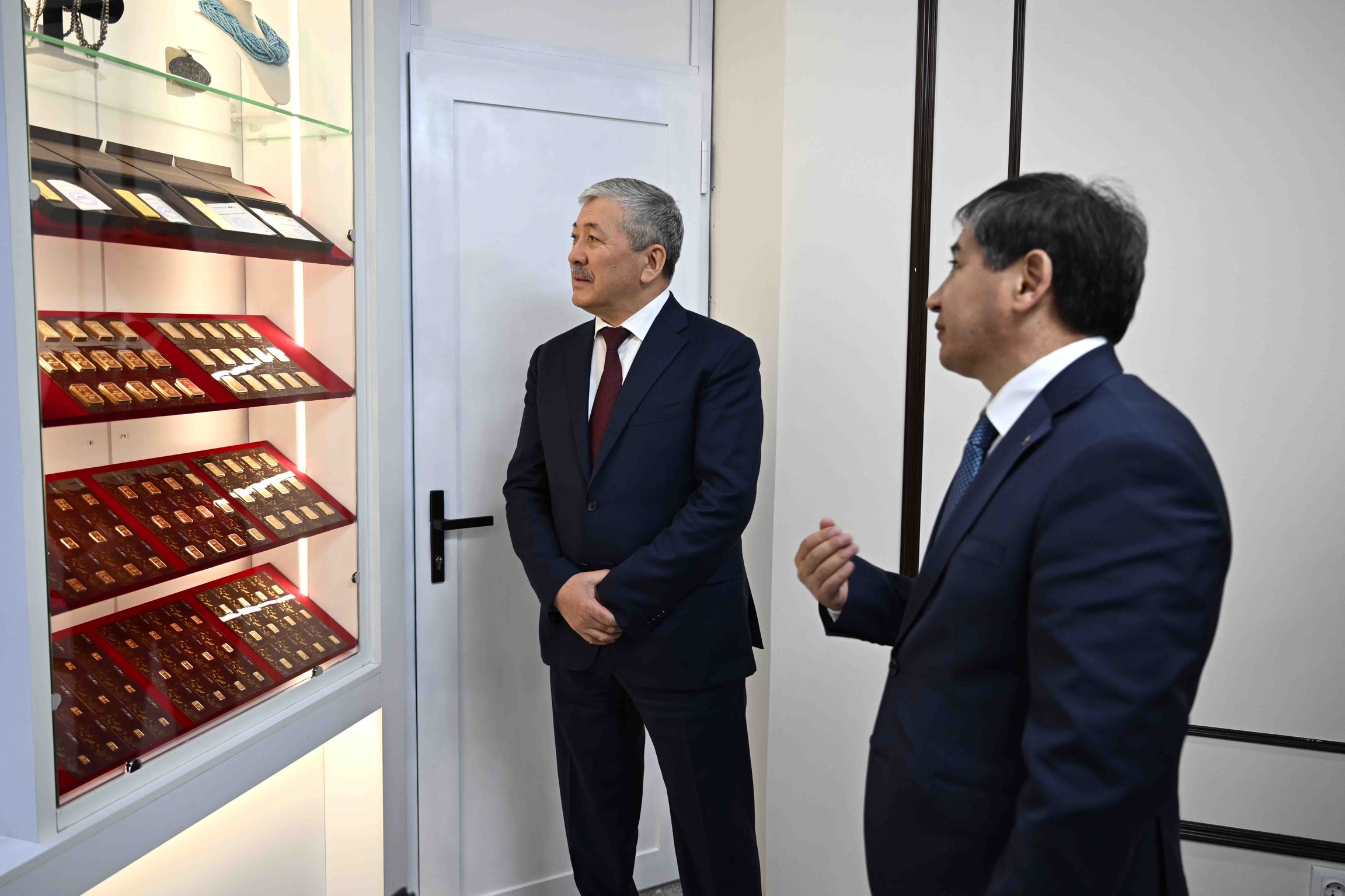 Адылбек Касымалиев “Кыргызалтын” ачык акционердик коомунун ишмердүүлүгү менен таанышты