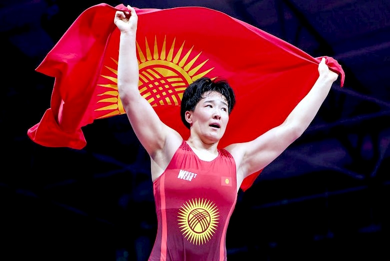 Айпери Медет кызы күмүш медалдын ээси