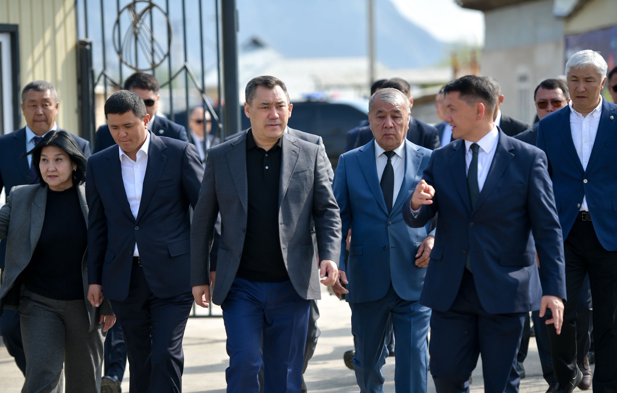 Президент Садыр Жапаров Араван районунда Э. Кебекбаев атындагы мектепти ачты 