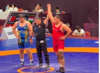 Арсланбек Турдубеков чейрек финалда күрөшөт