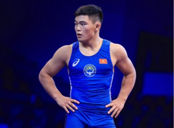  Жакшылык Байташев коло байгени жеңип алды.