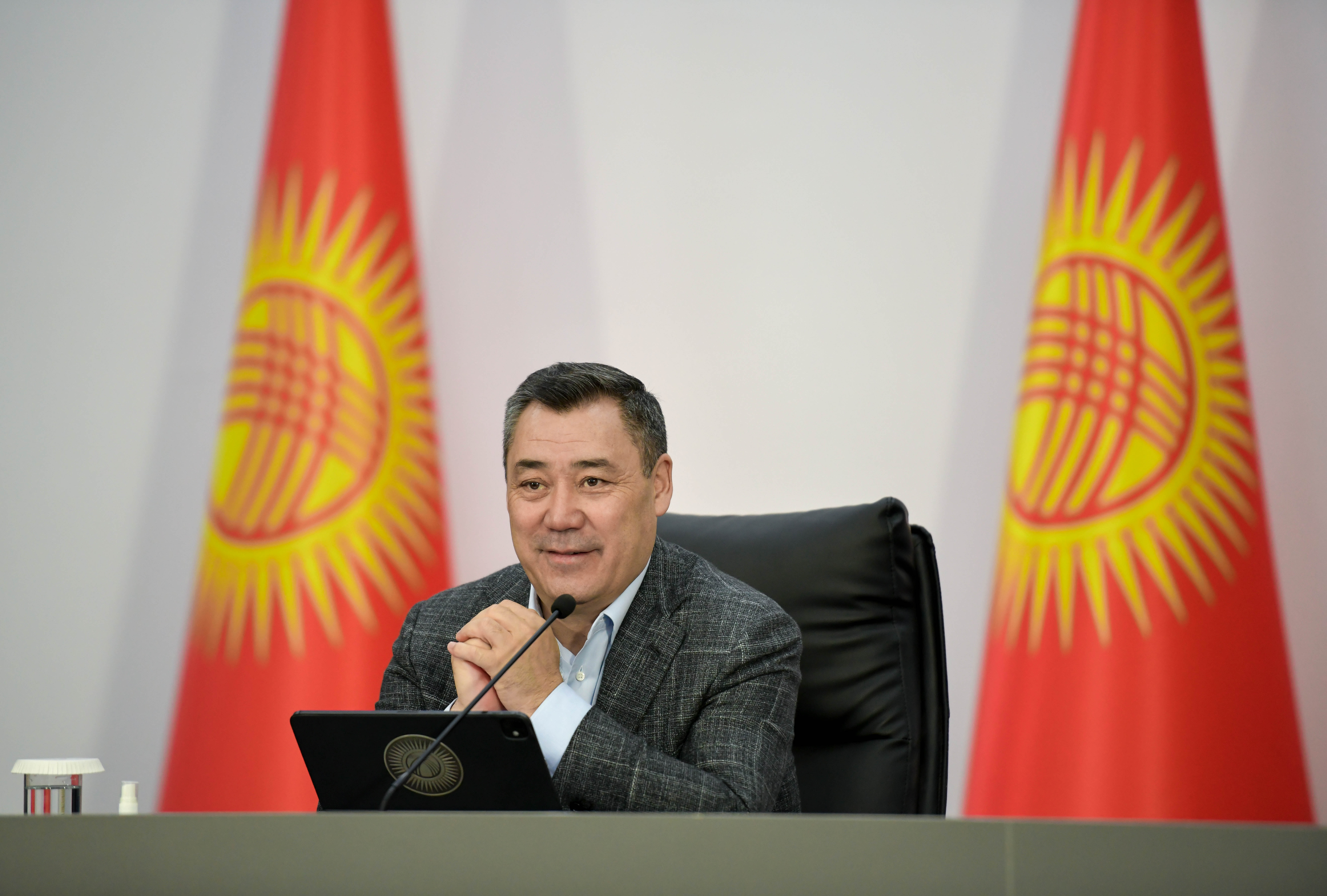 Президент Ош облусунун Кара-Суу районунун тургундары менен жолугушту