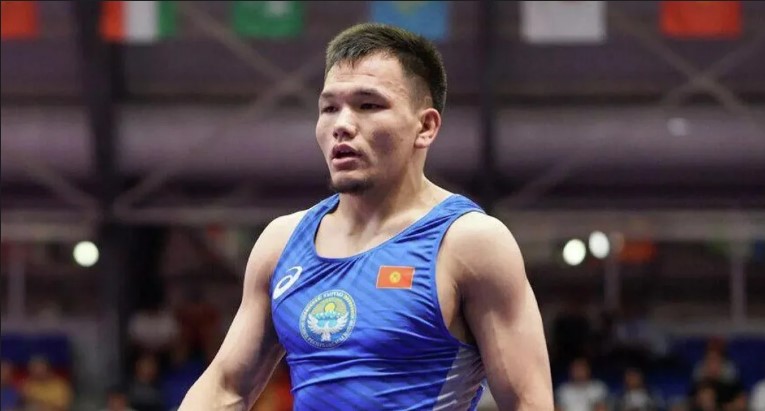 Орозобек Токтомамбетов коло медалдан кол жууду