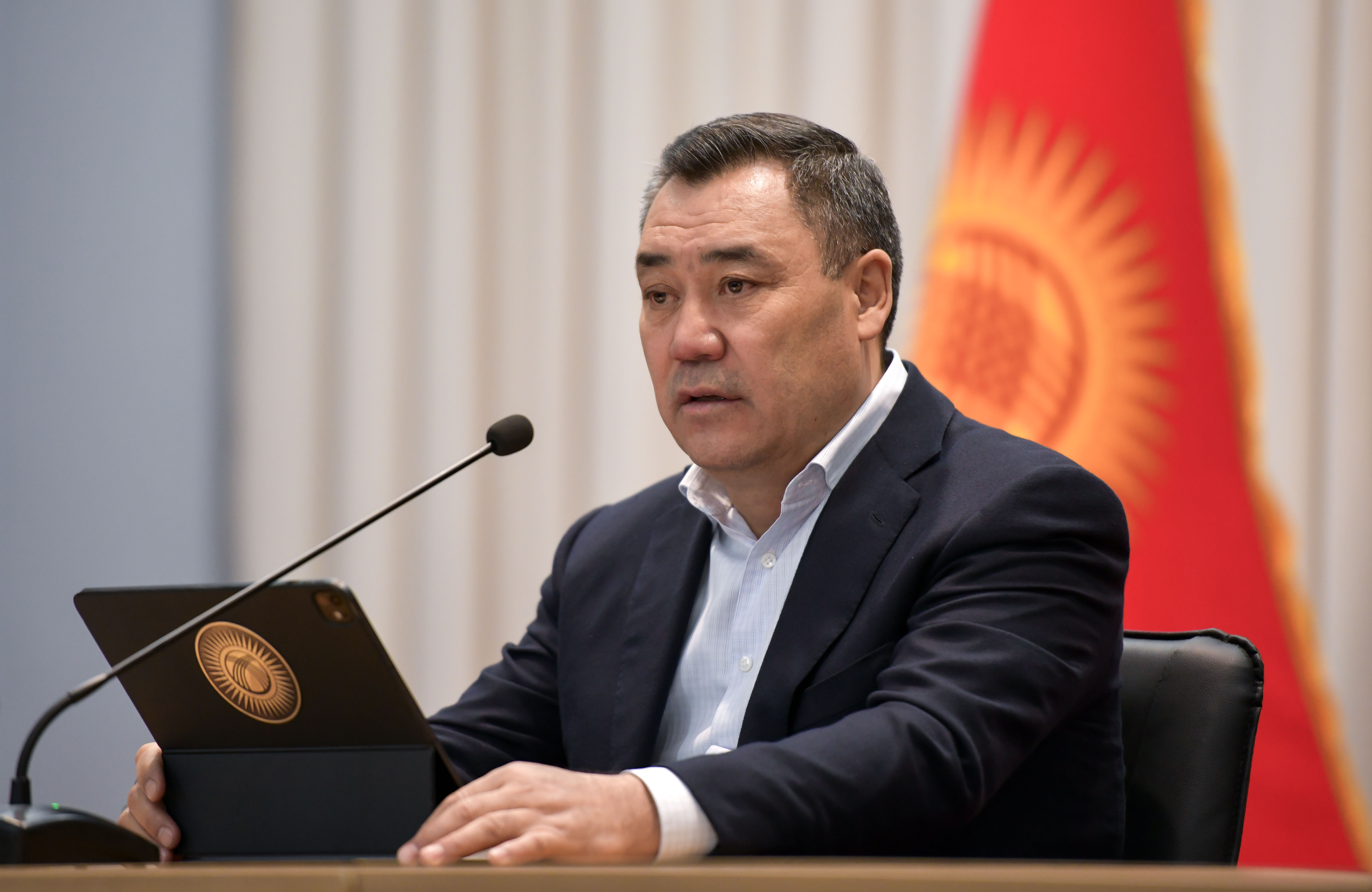 Садыр Жапаров Ош облусундагы Чоң-Алай районунун тургундары менен жолугушту