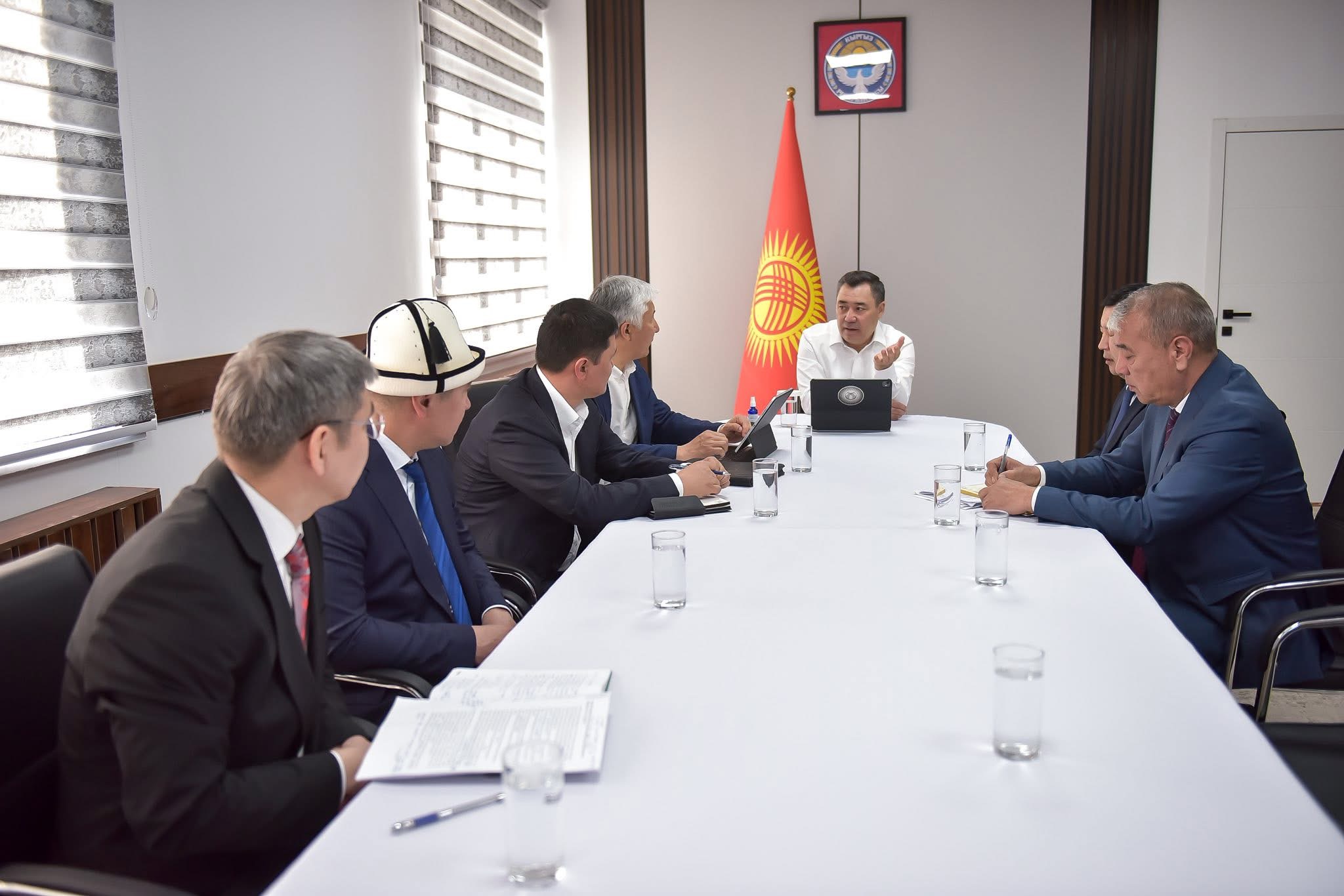 Садыр Жапаров Кара-Кулжа районунун социалдык-экономикалык өнүгүүсү менен таанышты