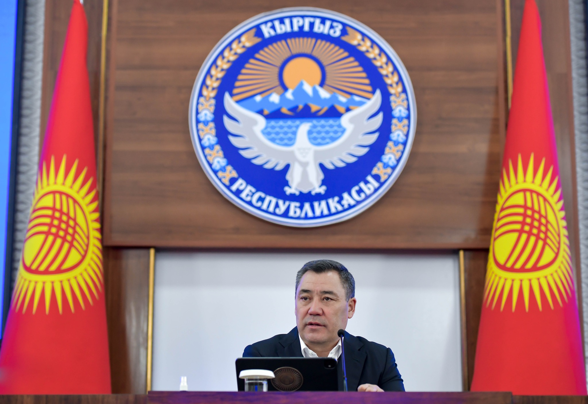 Президент Садыр Жапаров Ош облусунун Өзгөн районунун тургундары менен жолукту