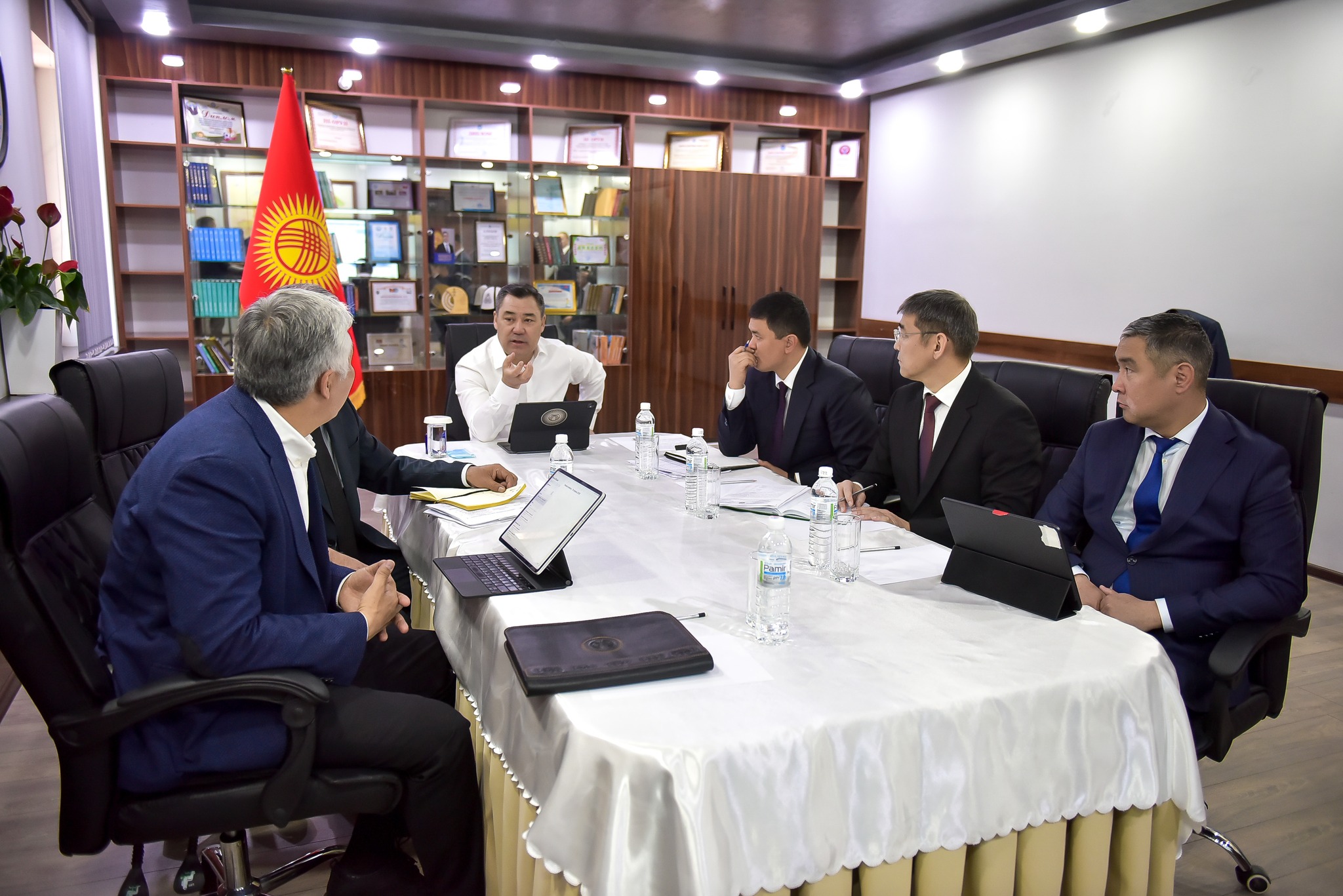 Президент Садыр Жапаров Ош облусунун Ноокат районун өнүктүрүү пландары менен таанышты