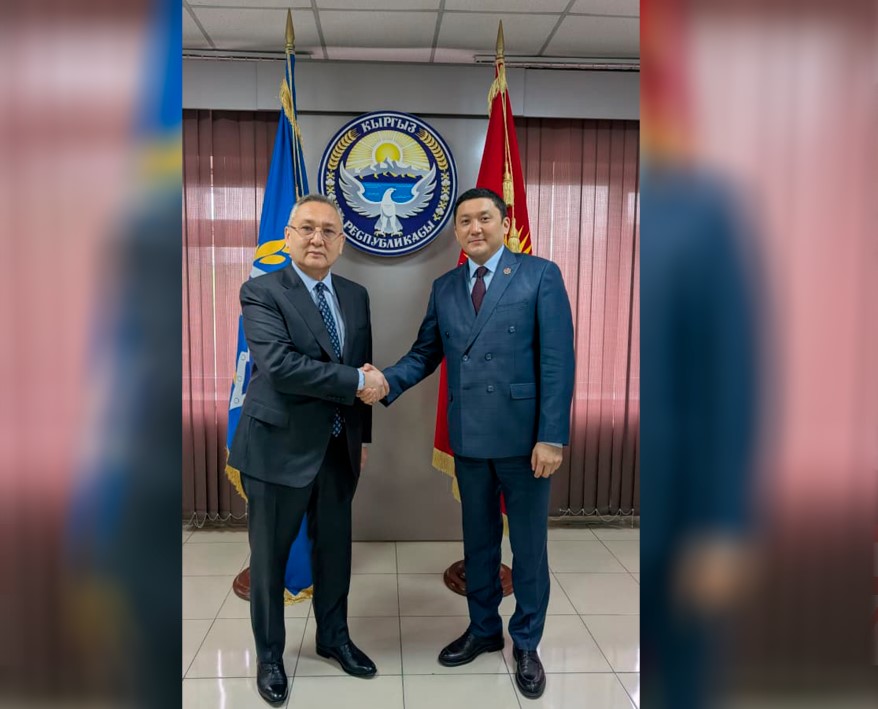 Коопсуздук кеңешинин катчысы Адилет Орозбеков ЖККУнун Башкы катчысы Таалатбек Масадыков менен жолугушту