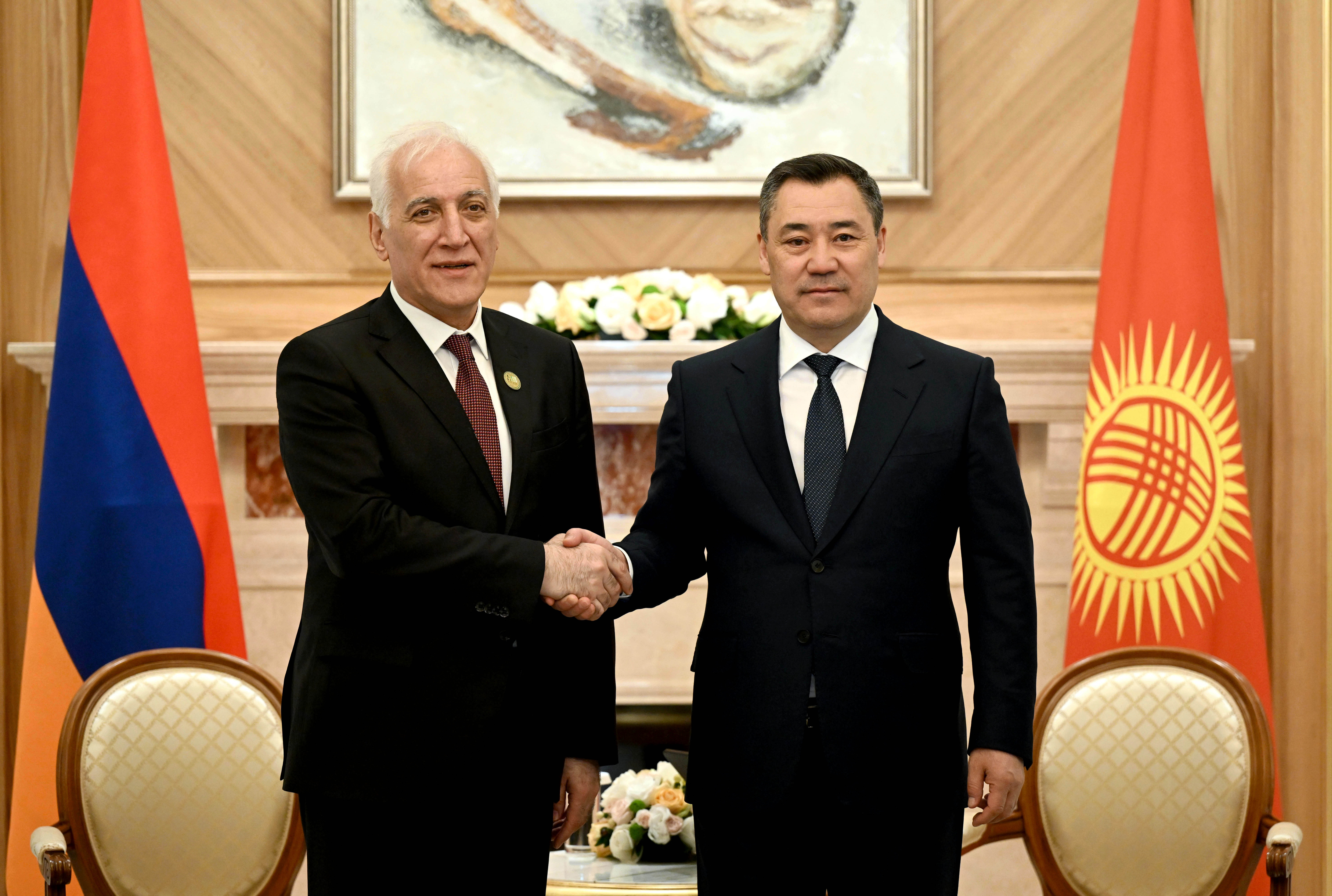 Президент Садыр Жапаров Армениянын Президенти Ваагн Хачатурян менен жолугушту