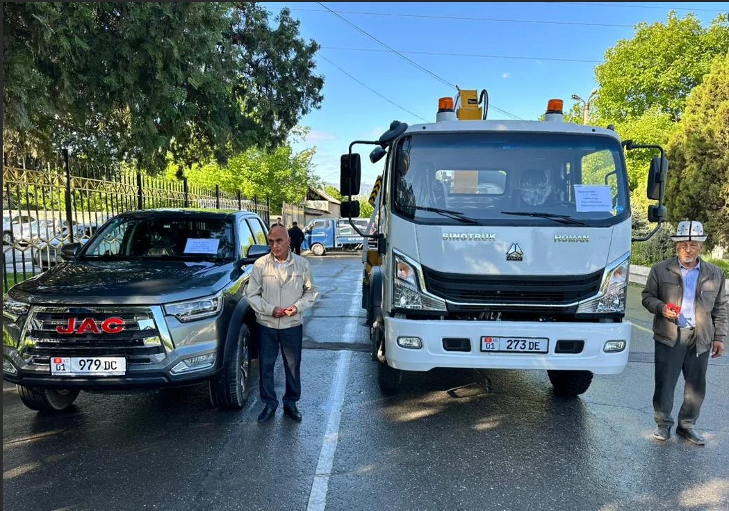 Кызыл-Кыяга жаңы коммуналдык техникалар тапшырылды