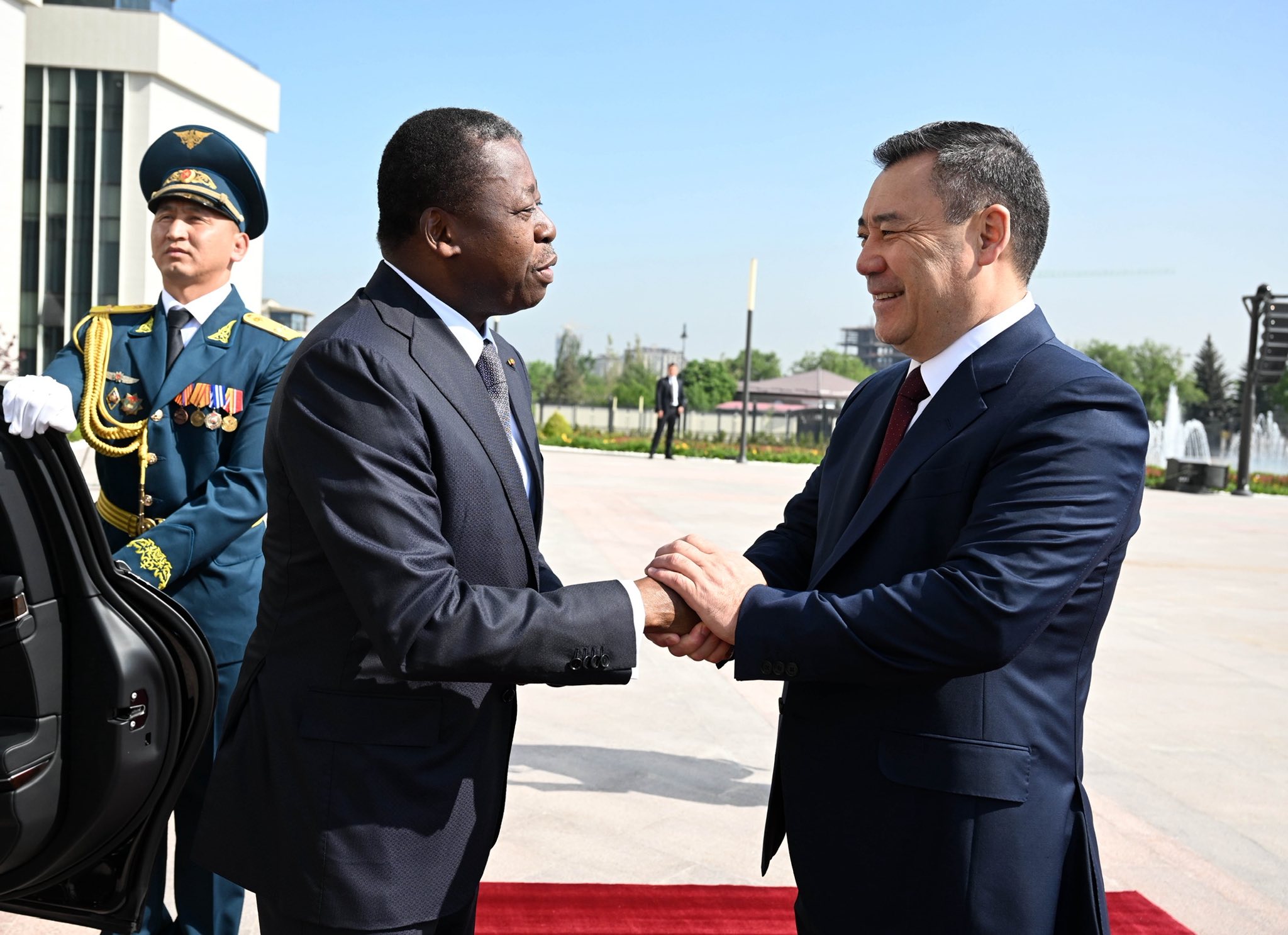 Садыр Жапаров менен Того Министрлер кеңешинин Төрагасы Фор Эссозимна Гнассингбенин расмий жолугушуусу өттү