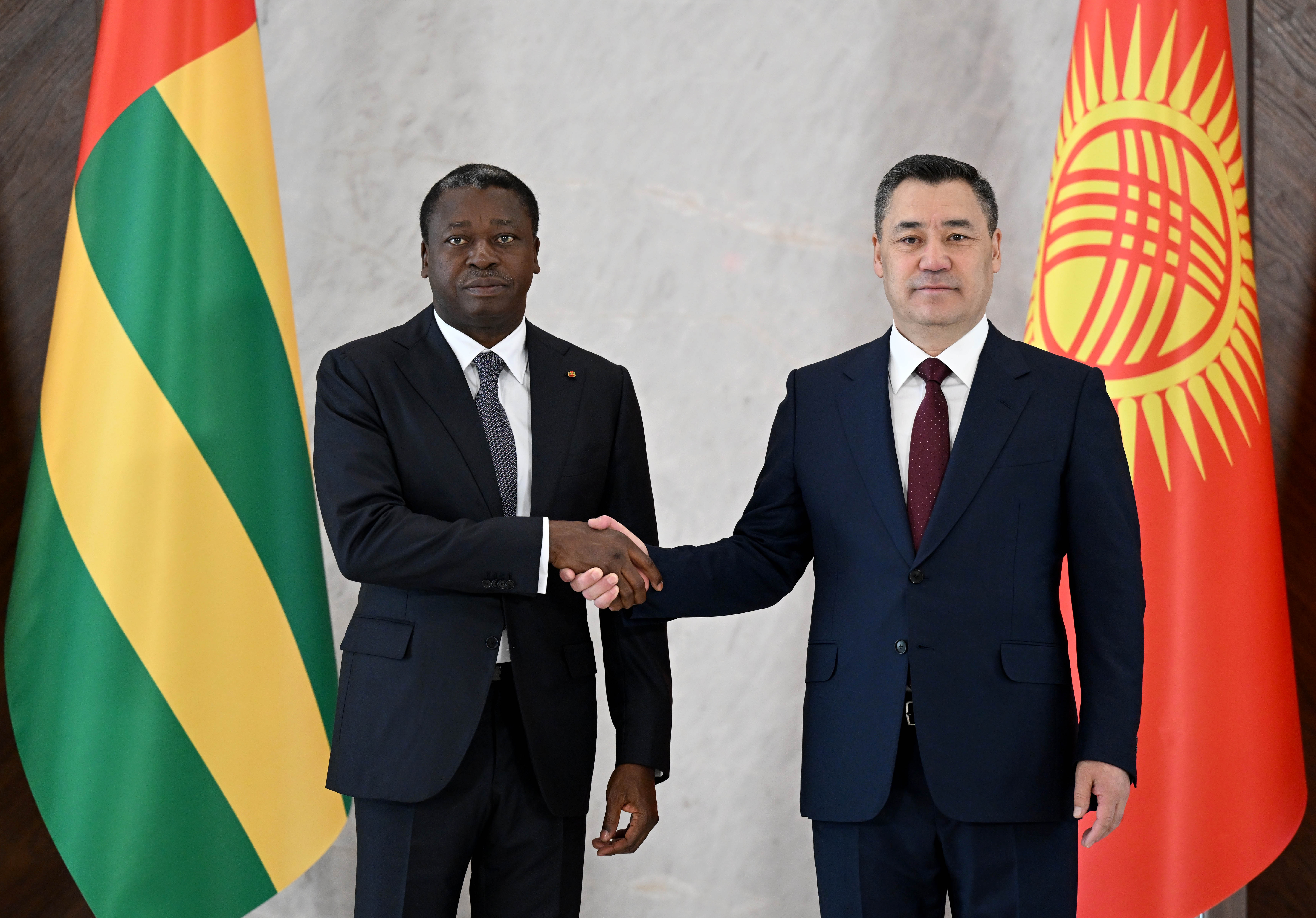 Президент Садыр Жапаров жана Того Министрлер кеңешинин Төрагасы Фор Эссозимна Гнассингбе сүйлөшүүлөрдү жүргүздү