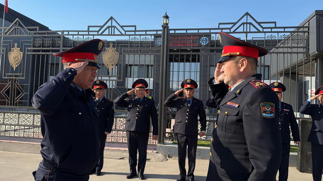 Талас ОИИБде  май майрамдарына карата гарнизондук саптык кароо өткөрүлдү