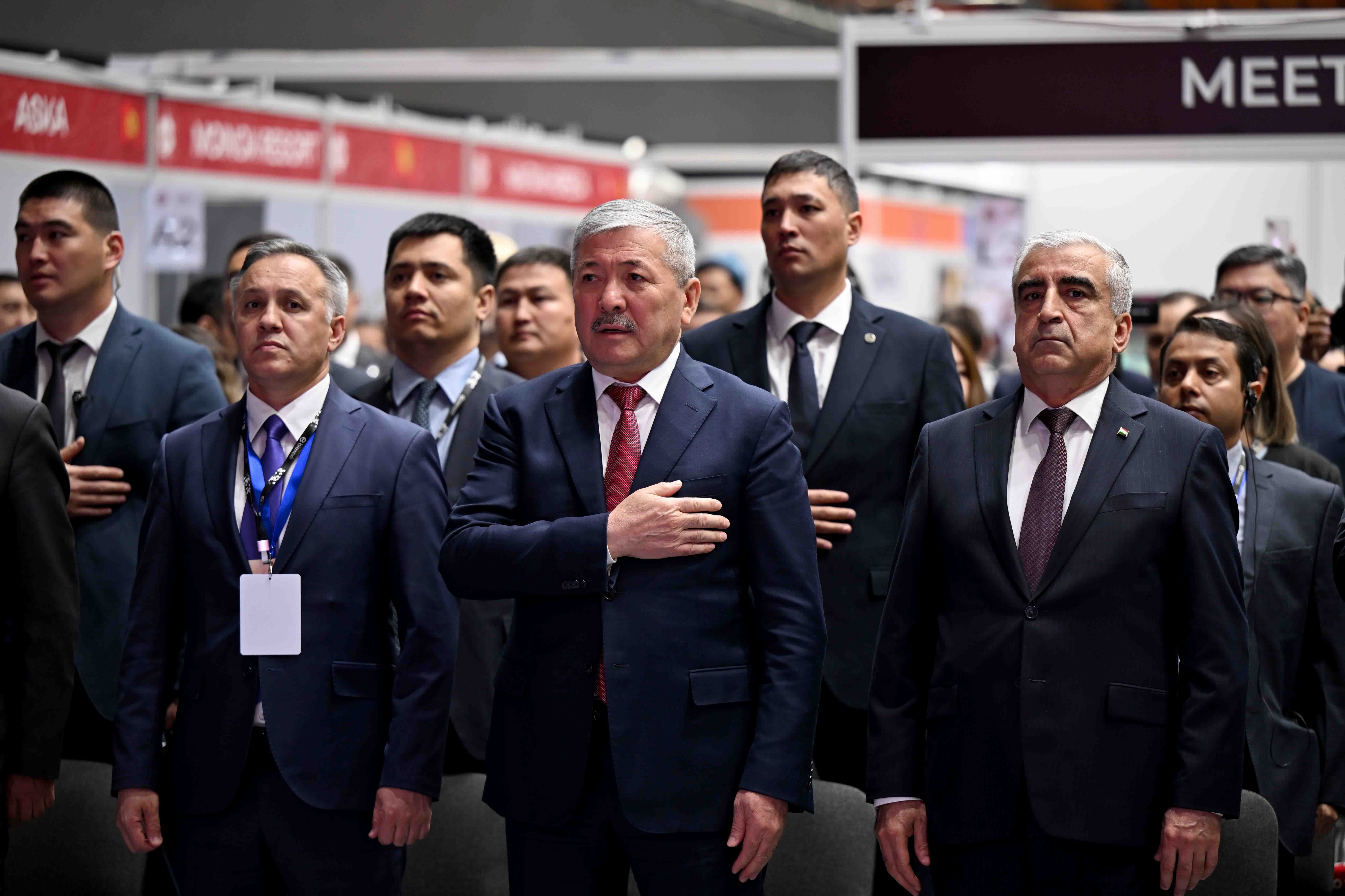 МинКаб башчысы Адылбек Касымалиев Бишкектеги BITF-2026 эл аралык туристтик көргөзмөсүн ачты