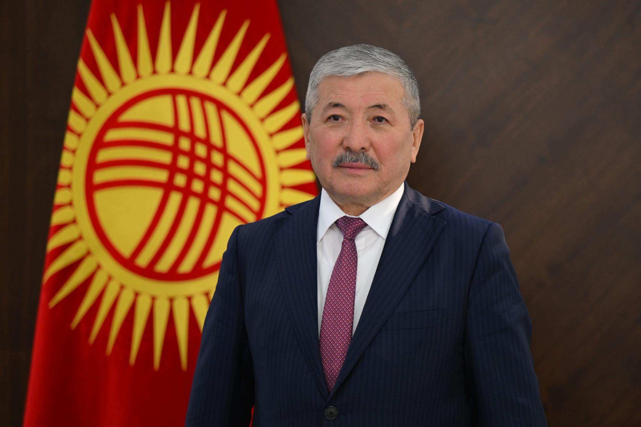МинКаб төрагасы Адылбек Касымалиев кыргызстандыктарды 1-май – Эмгек майрамы менен куттуктады