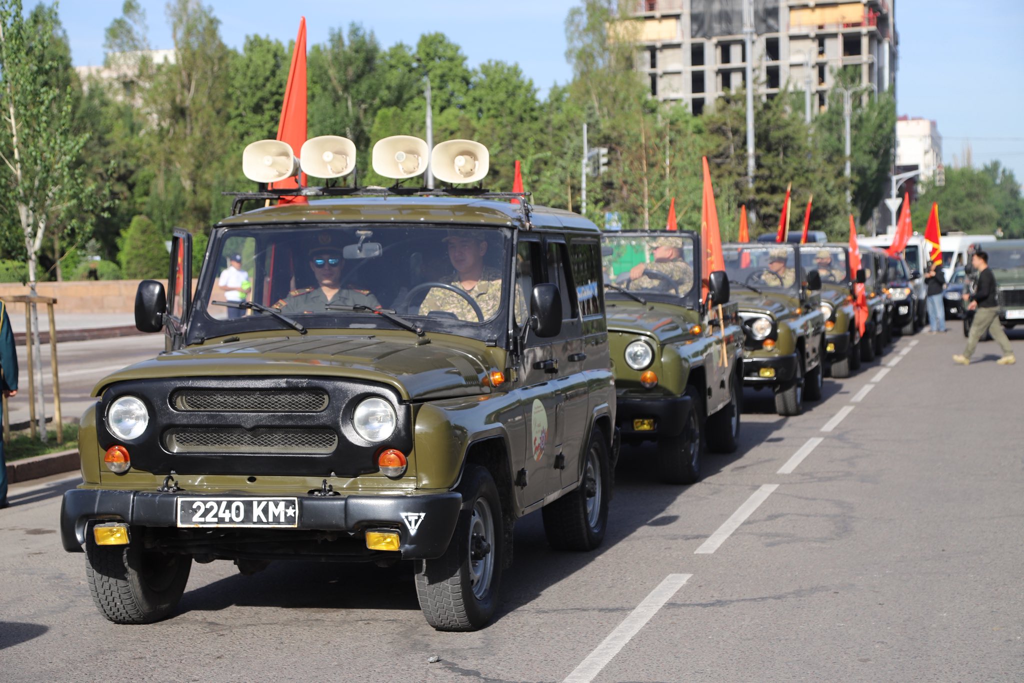 Бишкекте Жеңиштин 81 жылдыгына арналган «Жеңиш ырлары» автожүрүшү өттү