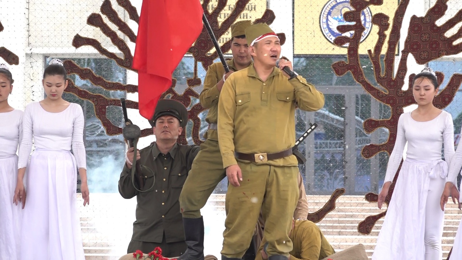 Таласта Жеңиш майрамы салтанаттуу белгиленүүдө