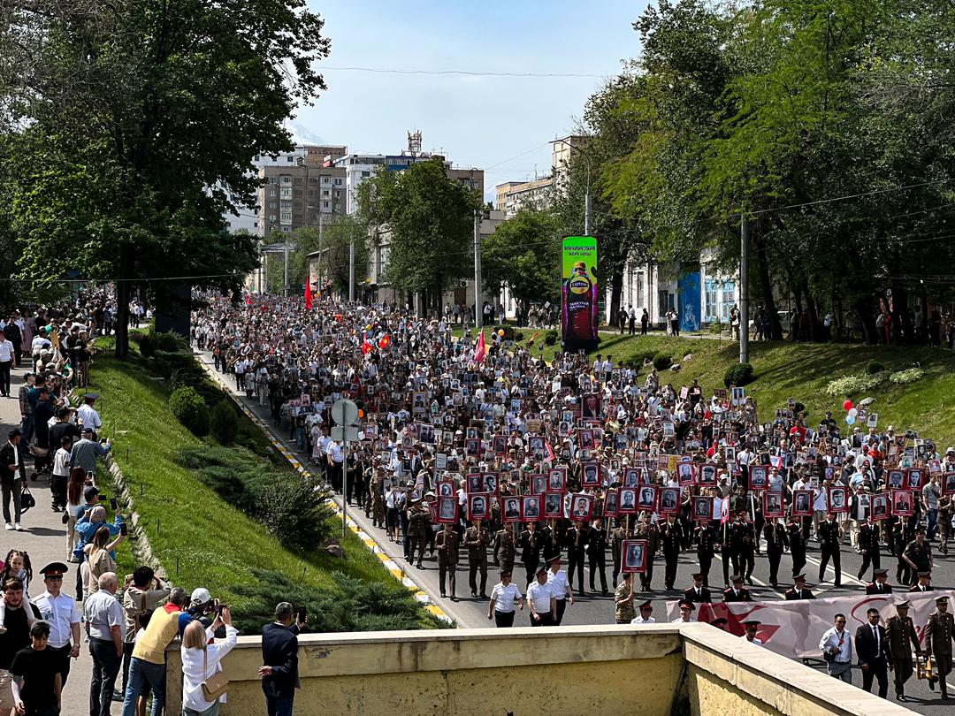 Бишкекте өткөн "Өлбөс полк" жүрүшүнө 30 миңден ашуун адам катышты
