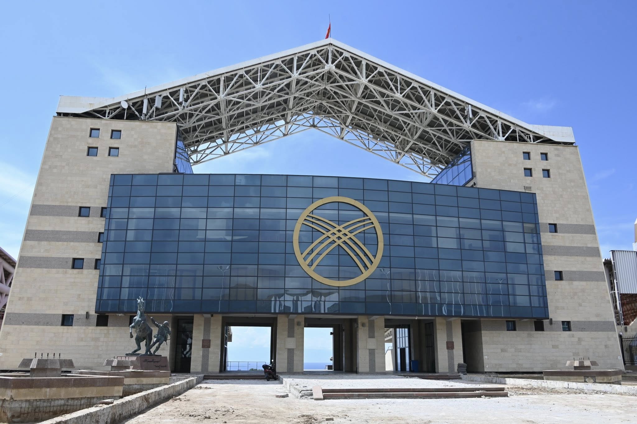Чолпон-Ата ат майданында капиталдык оңдоо иштери жүрүүдө