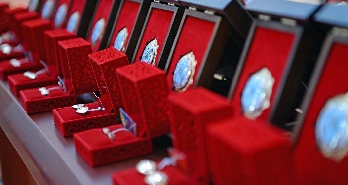 “Кыргыз Республикасынын адабият жана искусство жаатындагы Токтогул атындагы мамлекеттик сый акысын ыйгаруу жөнүндө” Жарлыкка кол коюлду