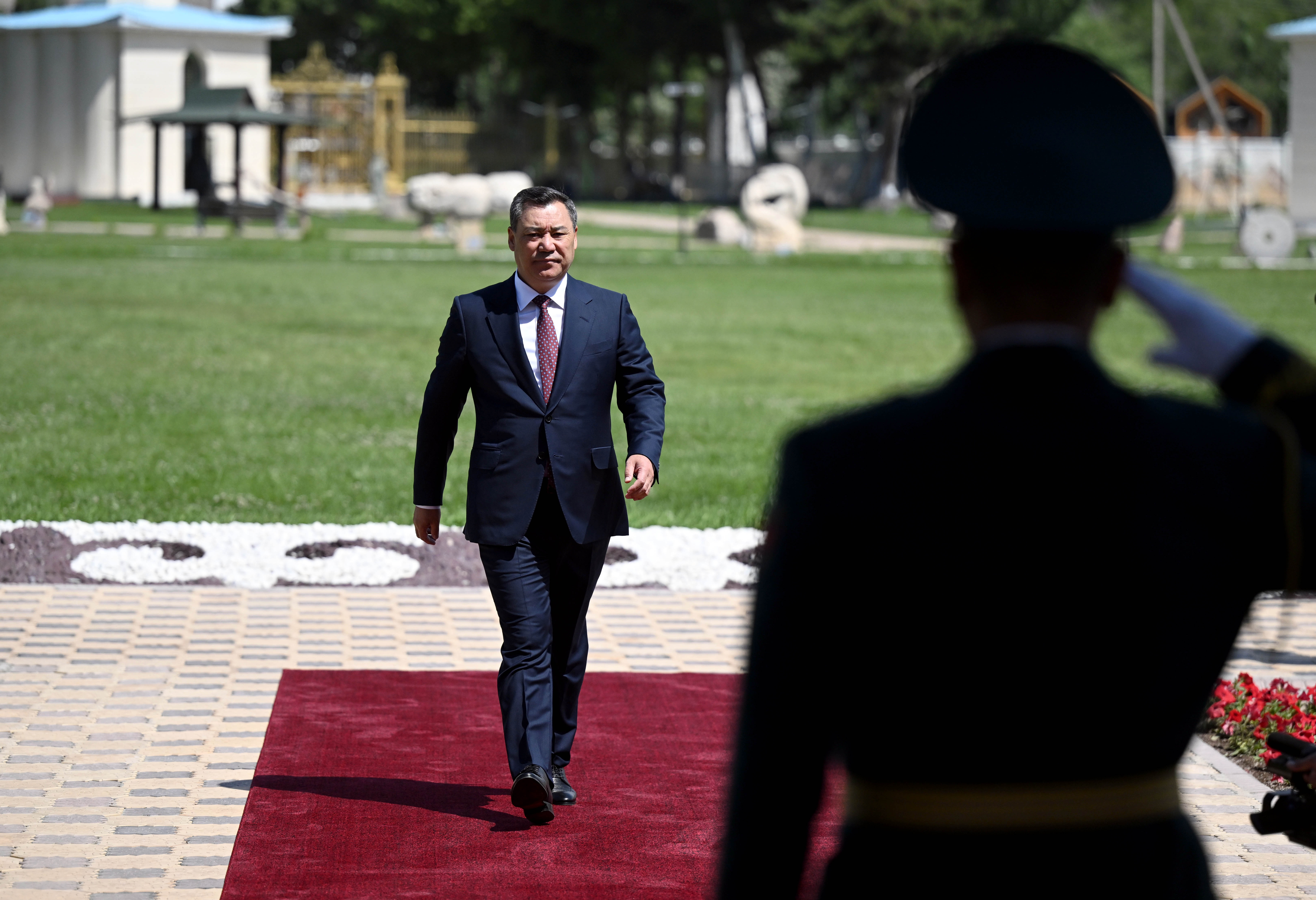 Президент Садыр Жапаровдун жана Албаниянын Президенти Байрам Бегайдын расмий жолугушуу аземи болуп өттү