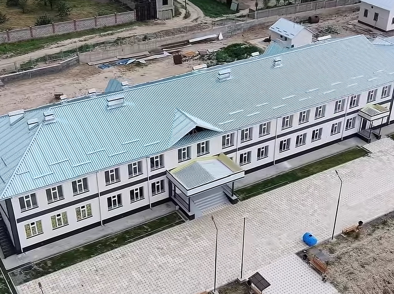 Ала-Бука районундагы Ак-Коргон айылында жаңы мектептин курулушу бүттү