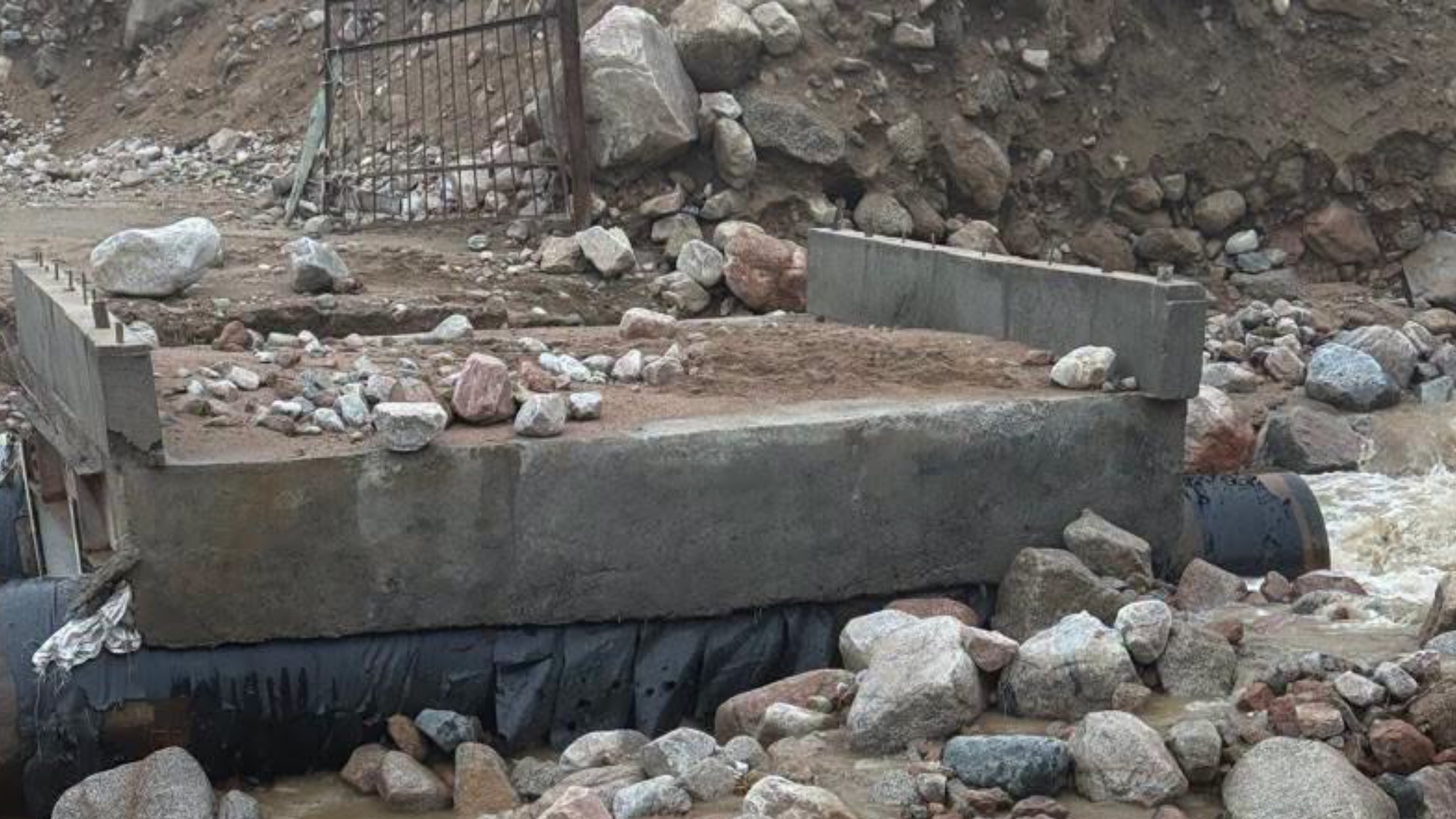 Кочкор районунда сел тогуз көпүрөнү алып кетти