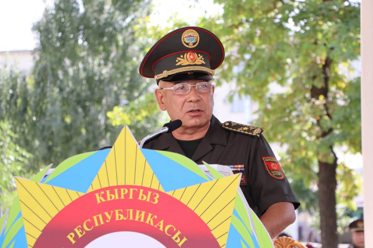 Улуттук гвардиянын 34 жылдыгы белгиленип, мыкты аскер бөлүктөрү сыйланды
