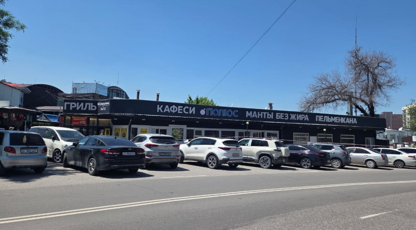 Бишкекте муниципалдык жер тилкесин максатсыз пайдаланган кафе демонтаждалды