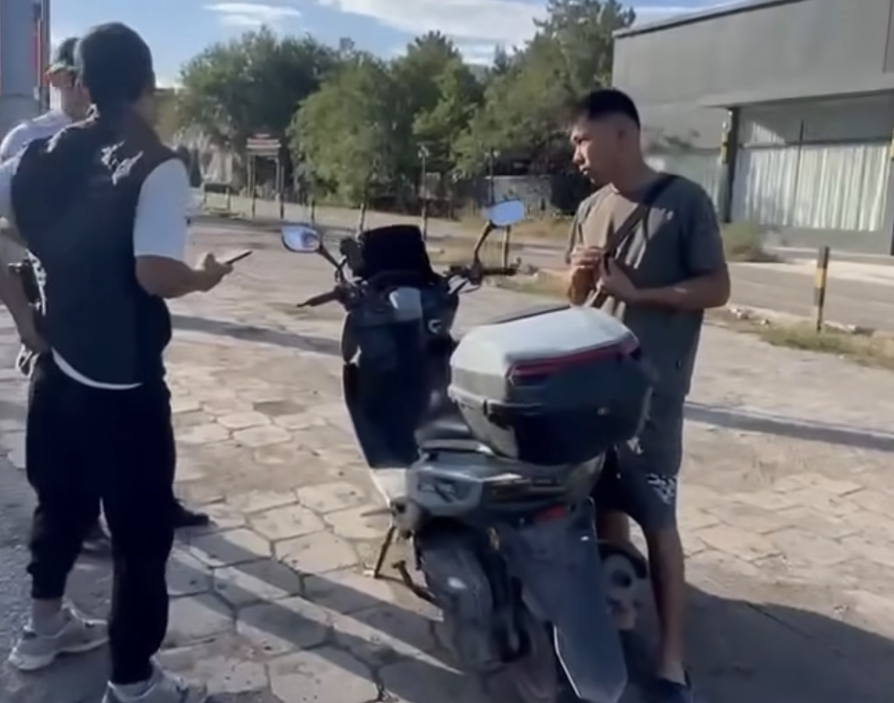 Бишкекте мотоцикл, скутер, мопед жана электросамокат айдоочулары текшерилүүдө